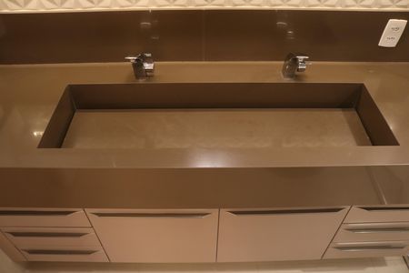 Apartamento à venda com 241m², 4 quartos e 3 vagasBanheiro 1