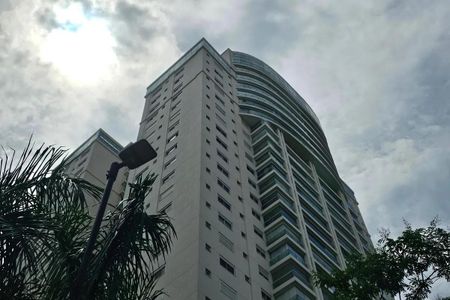 Apartamento à venda com 241m², 4 quartos e 3 vagas Apartamento à venda com 241m², 4 quartos e 3 vagasFachada do Prédio