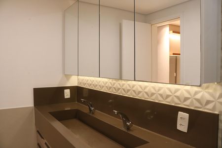 Apartamento à venda com 241m², 4 quartos e 3 vagasBanheiro 1