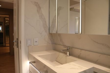 Apartamento à venda com 241m², 4 quartos e 3 vagasBanheiro 3