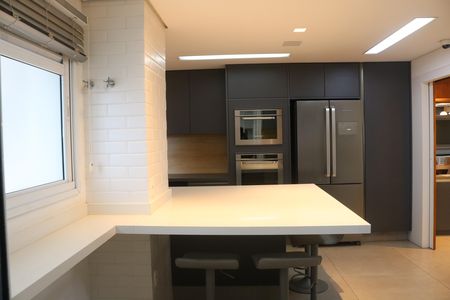 Apartamento à venda com 241m², 4 quartos e 3 vagasCozinha
