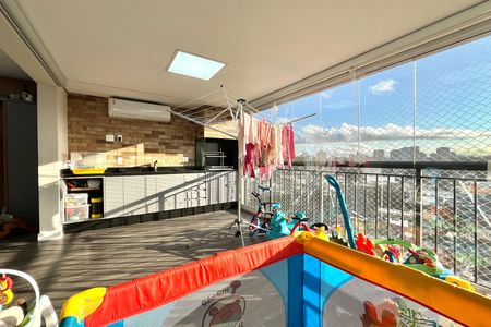 Apartamento à venda com 128m², 4 quartos e 2 vagasVaranda