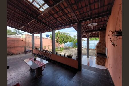 Casa à venda com 456m², 3 quartos e 2 vagas Casa à venda com 456m², 3 quartos e 2 vagasÁrea externa