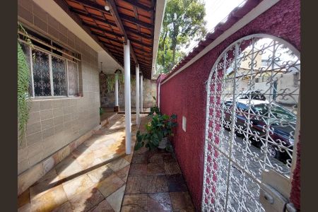 Casa à venda com 456m², 3 quartos e 2 vagas Casa à venda com 456m², 3 quartos e 2 vagasÁrea externa