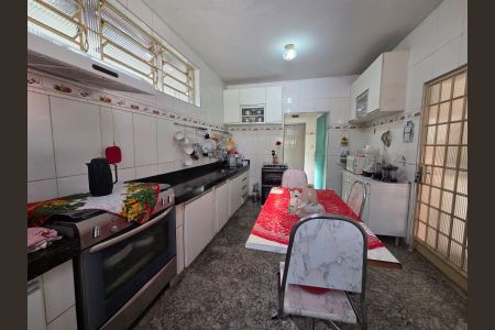 Casa à venda com 456m², 3 quartos e 2 vagas Casa à venda com 456m², 3 quartos e 2 vagasCozinha