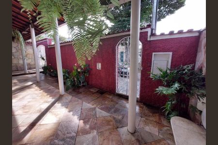 Casa à venda com 456m², 3 quartos e 2 vagas Casa à venda com 456m², 3 quartos e 2 vagasÁrea externa