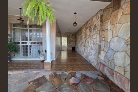 Casa à venda com 456m², 3 quartos e 2 vagas Casa à venda com 456m², 3 quartos e 2 vagasÁrea externa