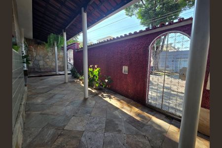 Casa à venda com 456m², 3 quartos e 2 vagas Casa à venda com 456m², 3 quartos e 2 vagasÁrea externa