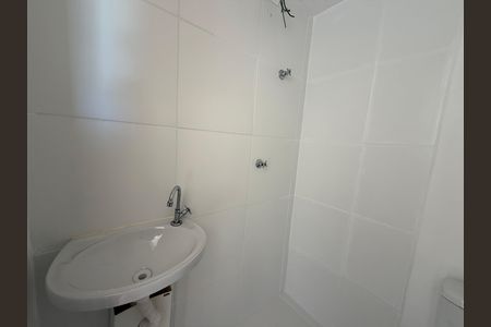 Banheiro de kitnet/studio para alugar com 1 quarto, 19m² em Vila das Belezas, São Paulo
