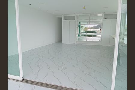 Apartamento à venda com 208m², 2 quartos e 1 vaga Apartamento à venda com 208m², 2 quartos e 1 vagaSala