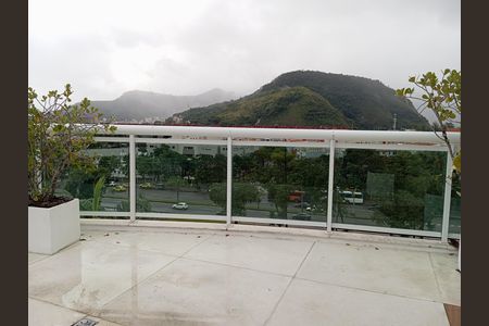 Apartamento à venda com 208m², 2 quartos e 1 vaga Apartamento à venda com 208m², 2 quartos e 1 vagaÁrea externa