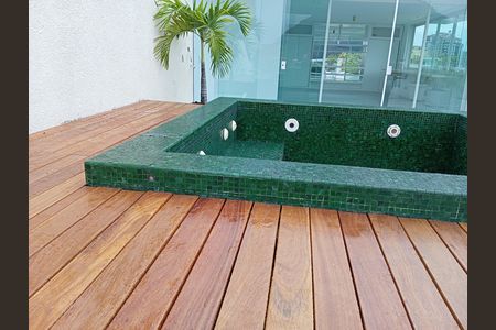 Apartamento à venda com 208m², 2 quartos e 1 vaga Apartamento à venda com 208m², 2 quartos e 1 vagaPiscina