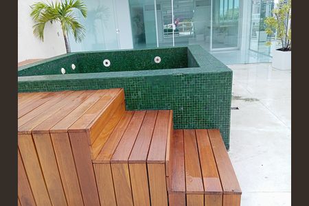 Apartamento à venda com 208m², 2 quartos e 1 vaga Apartamento à venda com 208m², 2 quartos e 1 vagaPiscina