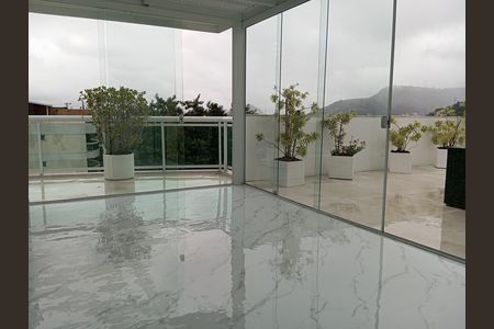 Apartamento à venda com 208m², 2 quartos e 1 vaga Apartamento à venda com 208m², 2 quartos e 1 vagaSala