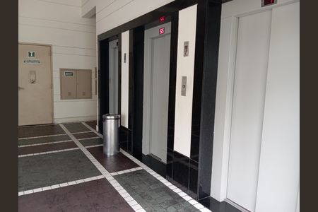 Apartamento à venda com 208m², 2 quartos e 1 vaga Apartamento à venda com 208m², 2 quartos e 1 vagaElevadores
