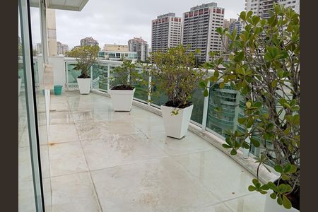 Apartamento à venda com 208m², 2 quartos e 1 vaga
