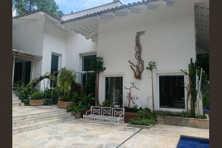 Casa à venda com 5 quartos, 1200m² em Vila Tramontano, São Paulo