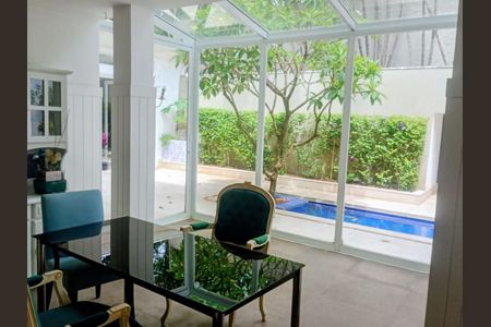 Casa à venda com 5 quartos, 1200m² em Vila Tramontano, São Paulo