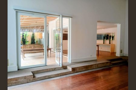 Casa à venda com 5 quartos, 1200m² em Vila Tramontano, São Paulo