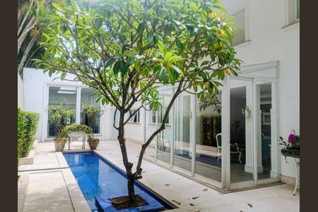 Casa à venda com 5 quartos, 1200m² em Vila Tramontano, São Paulo