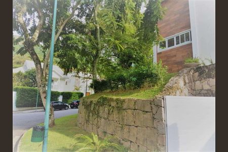 Casa de condomínio à venda com 500m², 4 quartos e 3 vagas