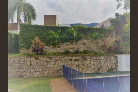Casa de condomínio à venda com 500m², 4 quartos e 3 vagas