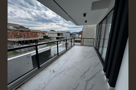 Casa à venda com 4 quartos, 214m² em Vargem Pequena, Rio de Janeiro