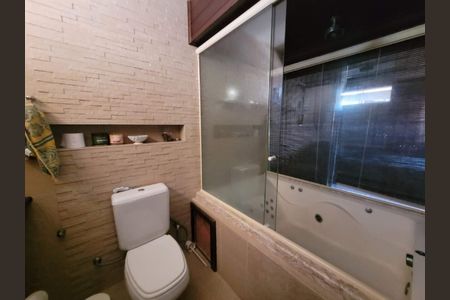Casa à venda com 258m², 4 quartos e 2 vagas