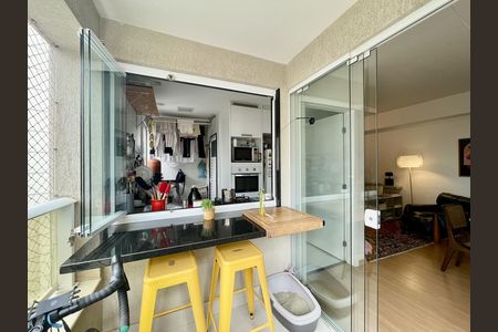 Cozinha de apartamento à venda com 2 quartos, 77m² em Vila da Serra, Nova Lima