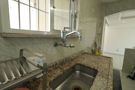 Cozinha e Área de Serviço de apartamento para alugar com 1 quarto, 56m² em Liberdade, São Paulo