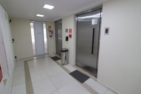 Apartamento para alugar com 70m², 2 quartos e 1 vagaÁrea comum - Hall de entrada
