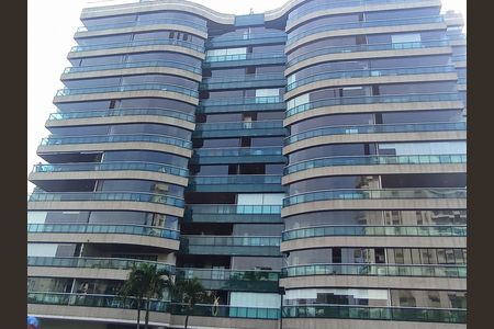 Apartamento para alugar com 250m², 4 quartos e 3 vagas Apartamento para alugar com 250m², 4 quartos e 3 vagasFachada
