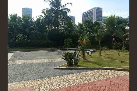 Apartamento para alugar com 250m², 4 quartos e 3 vagas Apartamento para alugar com 250m², 4 quartos e 3 vagasÁrea externa