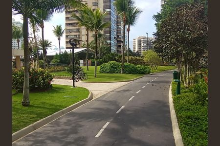 Apartamento para alugar com 250m², 4 quartos e 3 vagas Apartamento para alugar com 250m², 4 quartos e 3 vagasÁrea externa