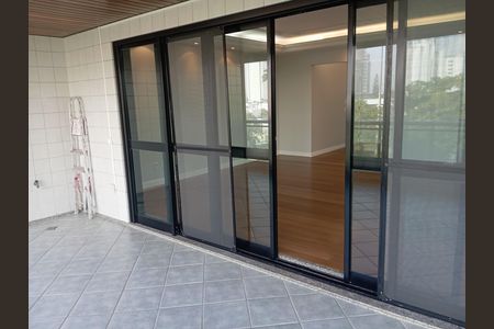 Apartamento para alugar com 250m², 4 quartos e 3 vagas Apartamento para alugar com 250m², 4 quartos e 3 vagasVaranda