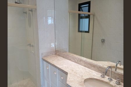 Apartamento para alugar com 250m², 4 quartos e 3 vagas Apartamento para alugar com 250m², 4 quartos e 3 vagasBanheiro