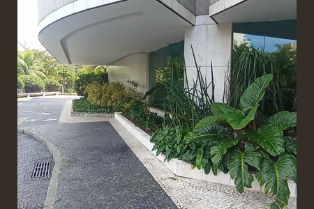 Apartamento para alugar com 250m², 4 quartos e 3 vagas Apartamento para alugar com 250m², 4 quartos e 3 vagasÁrea externa