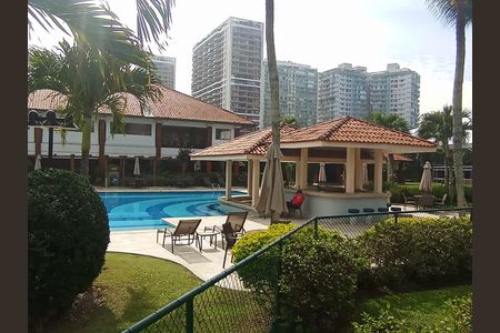 Apartamento para alugar com 250m², 4 quartos e 3 vagas Apartamento para alugar com 250m², 4 quartos e 3 vagasPiscina e área comum