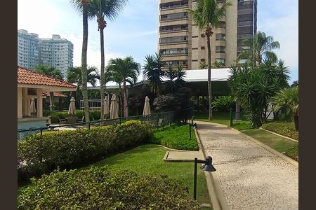 Apartamento para alugar com 250m², 4 quartos e 3 vagas Apartamento para alugar com 250m², 4 quartos e 3 vagasÁrea externa