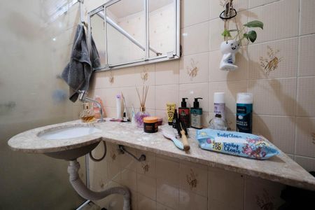 Casa à venda com 90m², 3 quartos e sem vagaBanheiro social