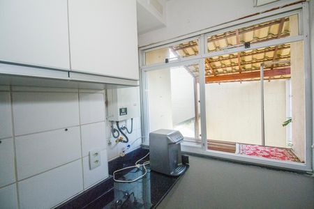 Apartamento para alugar com 120m², 2 quartos e 1 vaga Apartamento para alugar com 120m², 2 quartos e 1 vagaCozinha e Área de Serviço