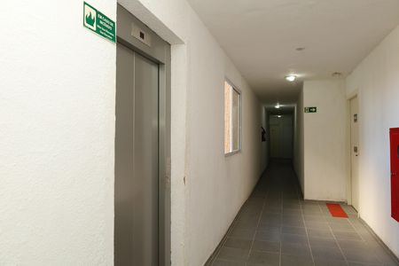 Apartamento para alugar com 50m², 2 quartos e 1 vagaÁrea comum - Saguão do andar