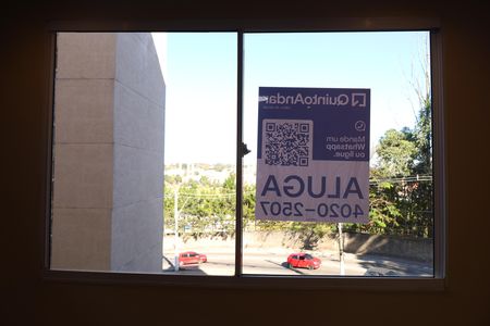 Apartamento para alugar com 50m², 2 quartos e 1 vagaPlaca GRANDE instalada na janela do imóvel (com visão para a rua) dia 15.07.2026 - Código da placa: SWRM-606