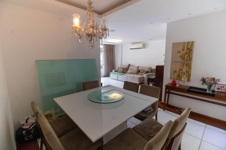 Apartamento à venda com 145m², 3 quartos e 1 vaga Apartamento à venda com 145m², 3 quartos e 1 vagaSala