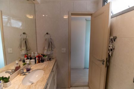 Apartamento à venda com 145m², 3 quartos e 1 vaga Apartamento à venda com 145m², 3 quartos e 1 vagaBanheiro Social