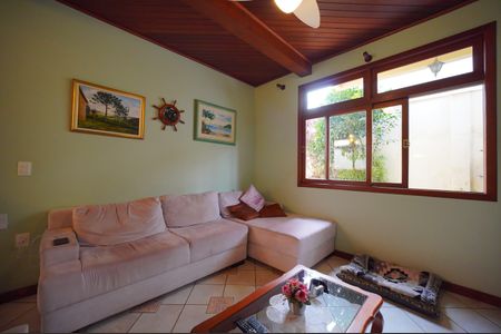 Casa para alugar com 340m², 6 quartos e 5 vagasSala de TV