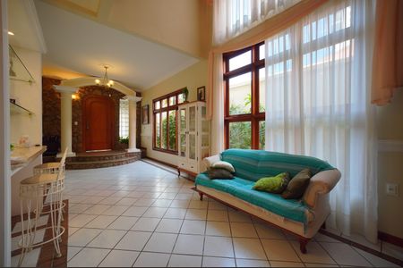 Casa para alugar com 340m², 6 quartos e 5 vagasSala