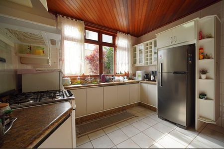 Casa para alugar com 340m², 6 quartos e 5 vagasCozinha