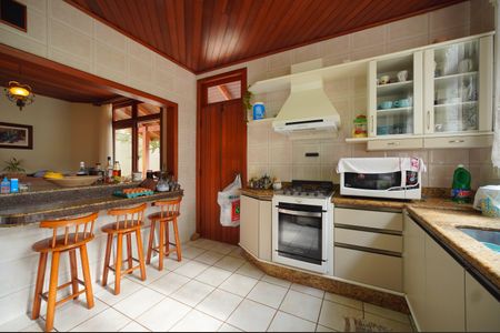 Casa para alugar com 340m², 6 quartos e 5 vagasCozinha