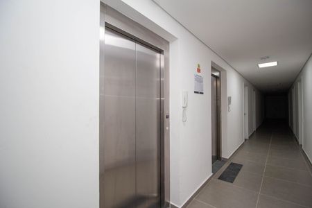 Apartamento à venda com 36m², 2 quartos e sem vaga Apartamento à venda com 36m², 2 quartos e sem vagaHall social